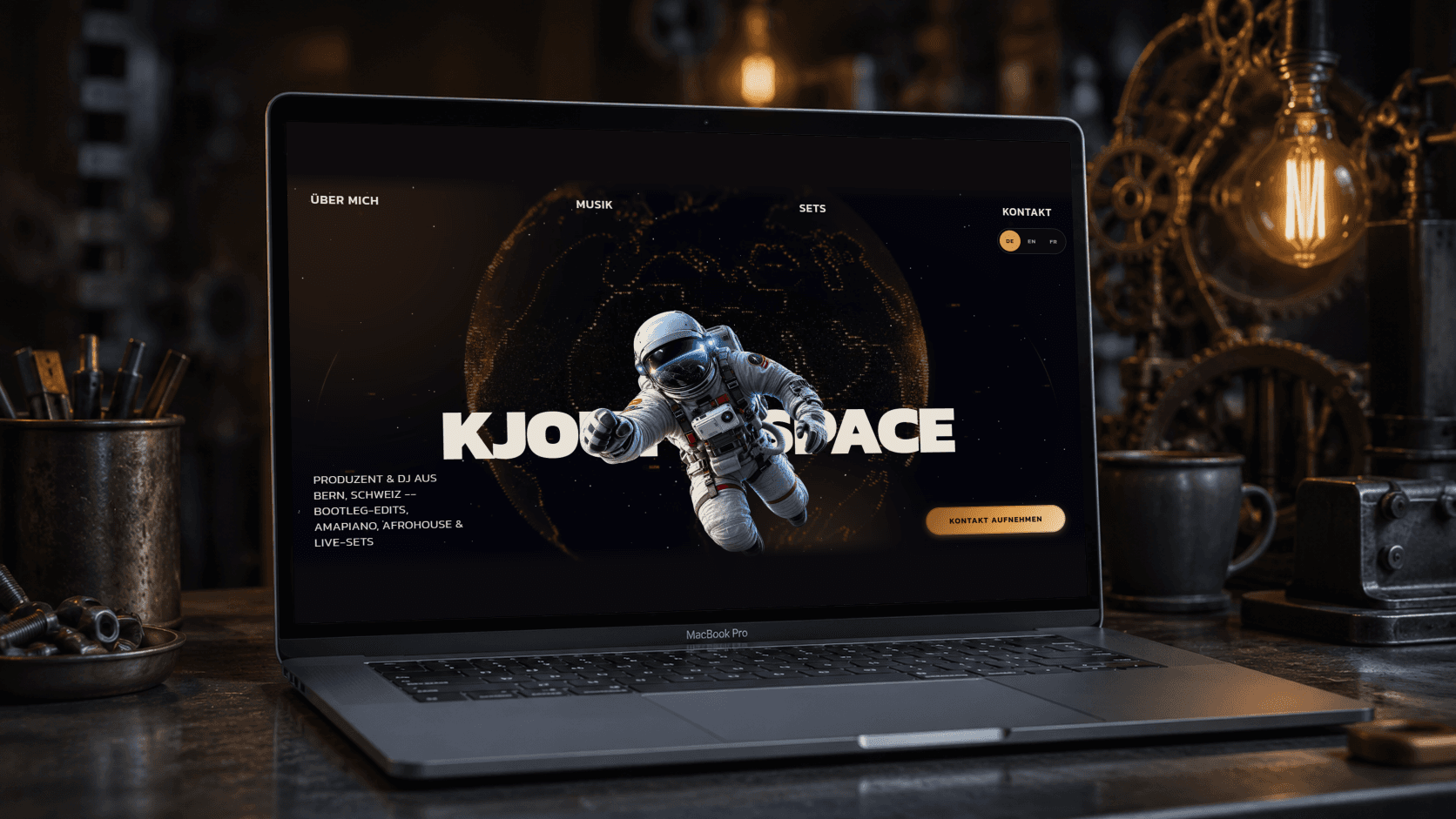 Screenshot der Website von KJouttaspace